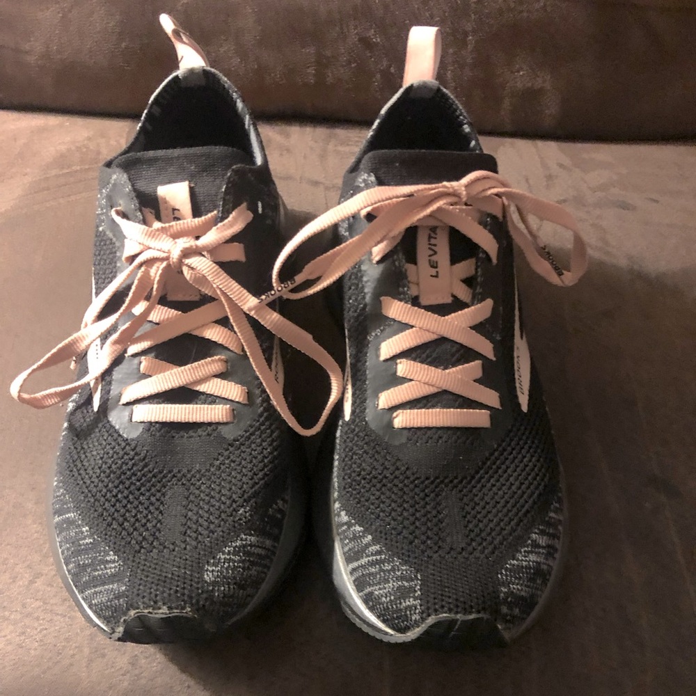 Womens Brooks Levitate. Size 6.5. Only been work a few times inside.